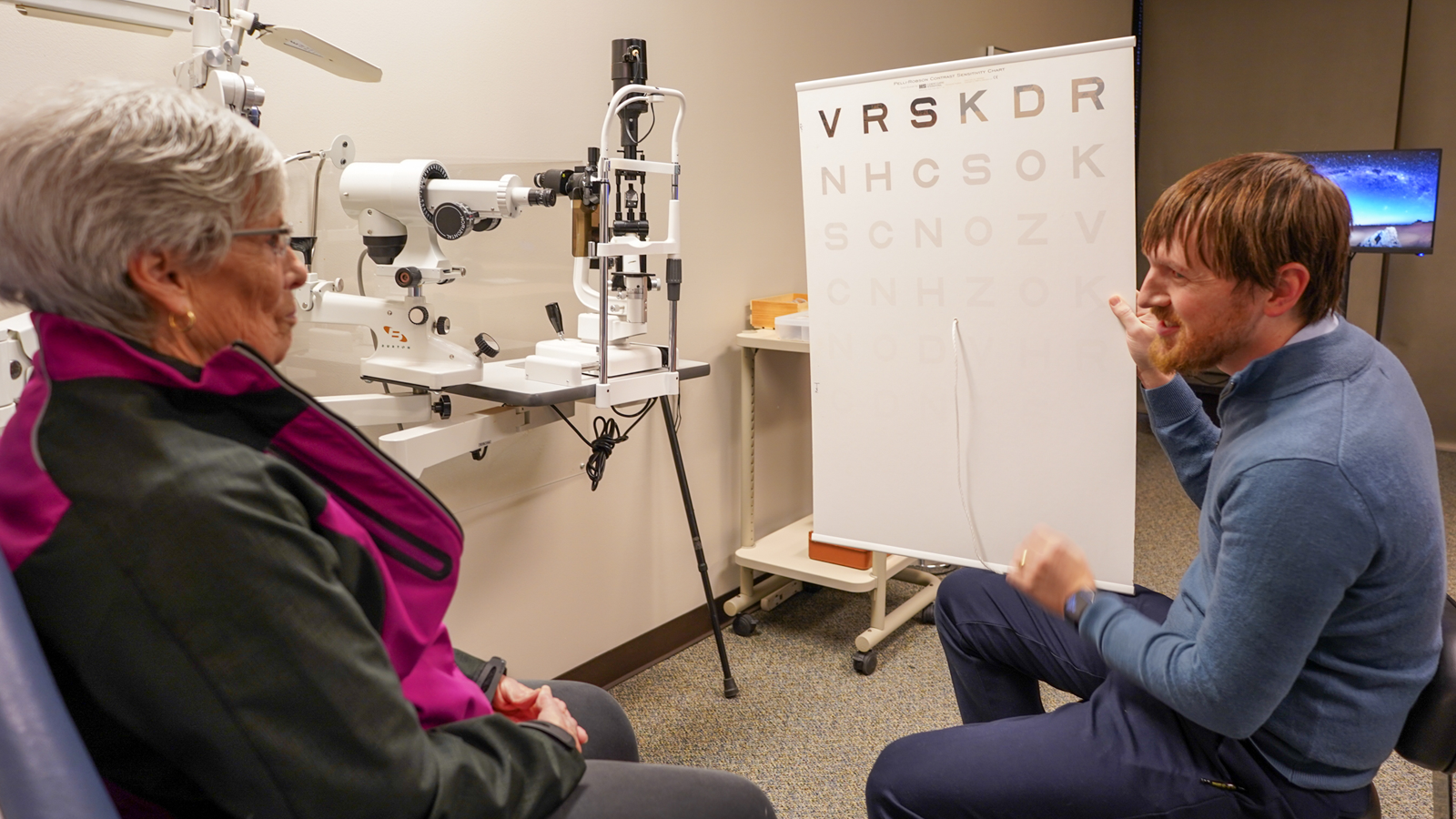 man in wheel chair talking to students